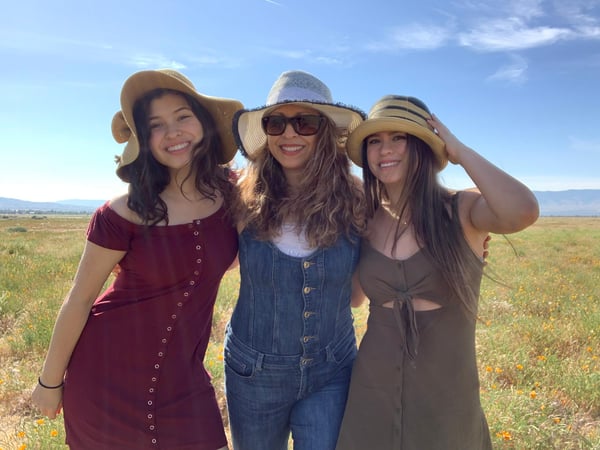 Melody with her mom Lorena and her sister Jessica Fuentes 